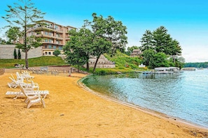 Beach nearby - Waterfront condo with shared pools, hot tubs, beach, lake access, WiFi & A/C (Wisconsin Dells)