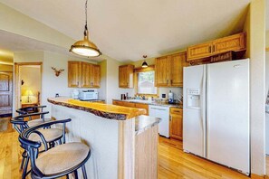 Fridge, microwave, oven, stovetop - Peaceful river view home with a furnished deck, firepit, central AC, & WiFi (Wisconsin Dells)
