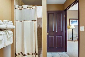 Shower, hair dryer, towels - Resort Condo w/ Adventure Perks in the Dells (Wisconsin Dells)