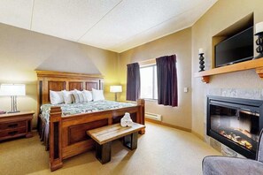 Iron/ironing board, Internet, bed sheets - Studio/two-bedroom combo with fireplace, balcony, & jetted tub (Wisconsin Dells)