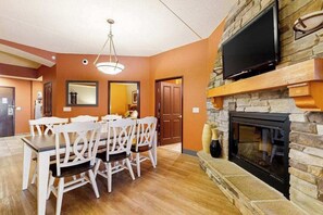Dining - Studio/two-bedroom combo with fireplace, balcony, & jetted tub (Wisconsin Dells)