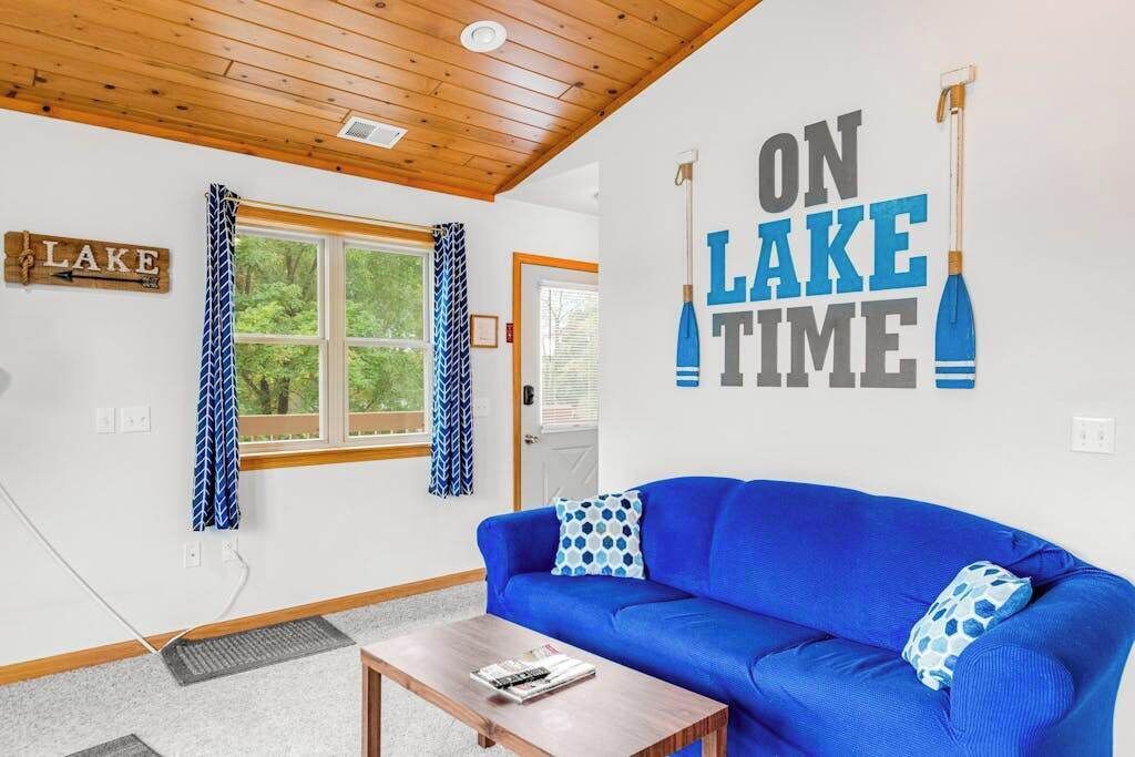 Lakefront Condo | Dog-friendly + Beach Access - Baraboo, WI