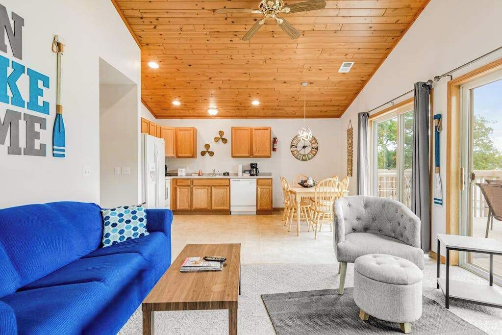 TV, fireplace, offices