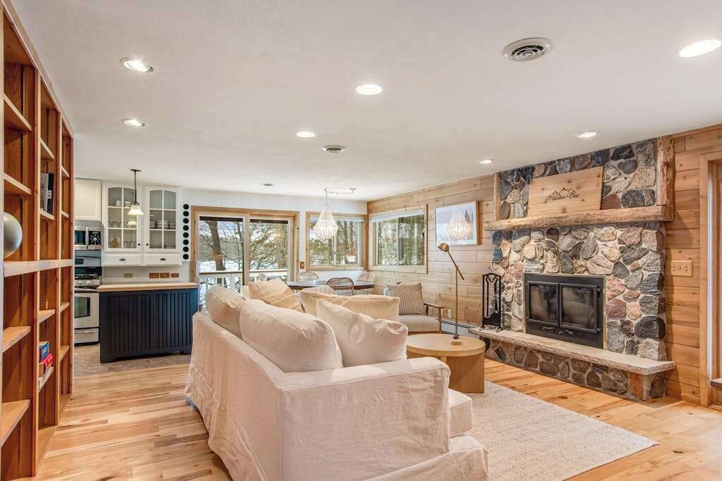 TV, fireplace, offices