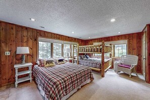 Desk, iron/ironing board, WiFi, bed sheets - Serene Lakefront Home w/ Wifi, docks, kayaks, gas grill, fire pit & more (Boulder Junction)