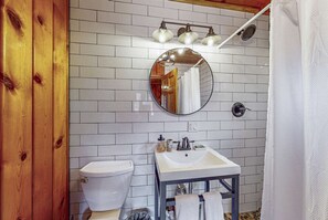 Shower, hair dryer, towels - Serene Lakefront Home w/ Wifi, docks, kayaks, gas grill, fire pit & more (Boulder Junction)