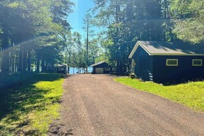 Property grounds - Lakefront Lodge w/ 2 additional cabins, private dock, firepit, kayak & hammock (Woodruff)