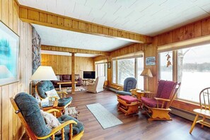 TV, offices - Lakefront Lodge w/ 2 additional cabins, private dock, firepit, kayak & hammock (Woodruff)