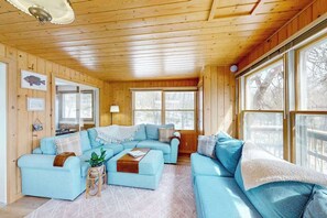 TV, offices - Pickerel Lake cabin w/ kayaks, dock, patio, grill & direct access to trails! (Eagle River)
