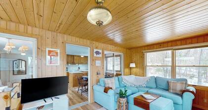 Pickerel Lake cabin w/ kayaks, dock, patio, grill & direct access to trails!