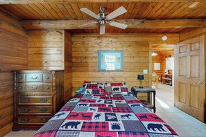 WiFi, bed sheets - Cozy cabin w/ fireplace, whirlpool tub, access to private dock, & fire pit (Mercer)