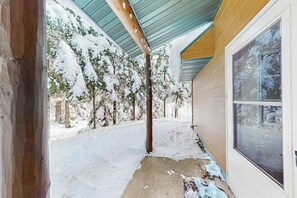 Property grounds - Cozy cabin w/ fireplace, whirlpool tub, access to private dock, & fire pit (Mercer)