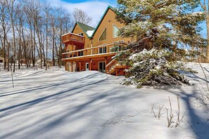 Exterior - Cozy Retreat, perfect for outdoor enthusiasts, near lakes, trails & downtown (Phelps)