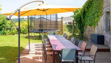 Outdoor dining