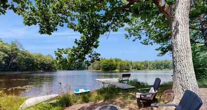 Blue Jay Cabin | Lakefront cabin in Rhinelander with dock & row boat