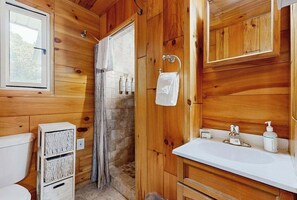 Een douche, een haardroger, handdoeken