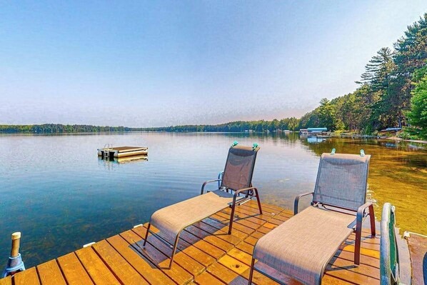 Property grounds - Charming 5BR Lake Home, Dog-friendly, with a full bar, Kayaks, Gas Grill, & WIFI (Rhinelander)