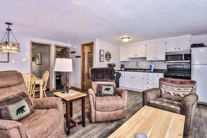 TV, fireplace, DVD player, offices - Snowy lake-view cabin with fireplace, full kitchen, TV, dock, & DVD player (St. Germain)