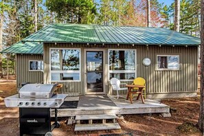 Outdoor dining - Remodeled Lakefront Cottage w/Free WiFi, Private Dock, Lake Views, & Gas Grill (Three Lakes)