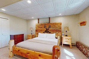 Tabla de planchar con plancha, wifi, ropa de cama