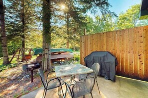 Outdoor dining - Cozy Cabin located on the Turtle Flambeau Flowage, great for all seasons! (Mercer)