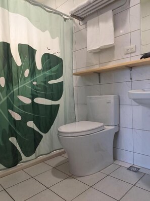 Basic Studio, Balcony, City View | Bathroom - Kinmen Fujian Homestay (TUNG-CHOU)