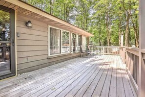 Terrace/patio - Renovated lake-view retreat with full rec lake access, boat slips, & firepits (St. Germain)