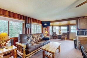 TV, offices - Rustic Cozy lakefront Cabin with dock, fire pit, gas grill, W/D & quiet location (St. Germain)