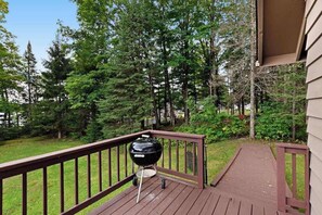 Terrace/patio - Newly remodeled lake home w/panoramic views & private swimming area (Presque Isle)