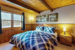 Desk, iron/ironing board, WiFi, bed sheets - Cozy wooded home w/ access to snowmobile trail, near town, lakes, & bike trails (Manitowish Waters)