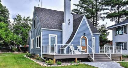 3-story lakefront home near downtown with lake & dock access, washer/dryer, deck