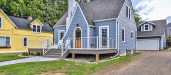3-story lakefront home near downtown with lake & dock access, washer/dryer, deck