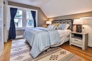 Tabla de planchar con plancha, wifi y ropa de cama 