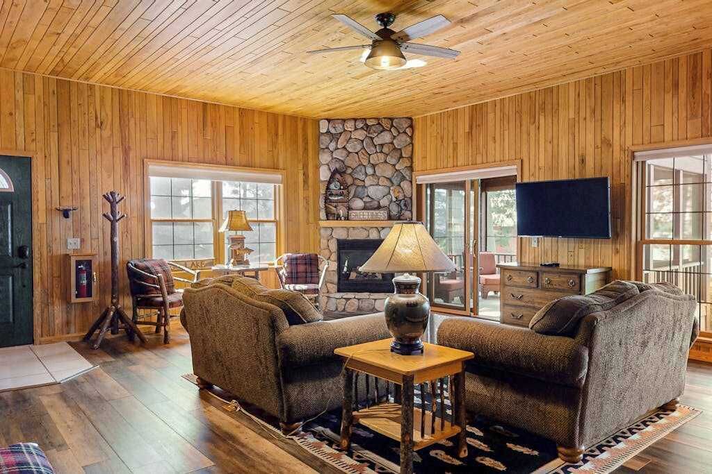 TV, fireplace, offices