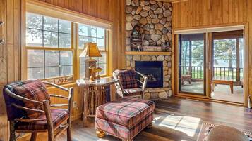 TV, fireplace, offices