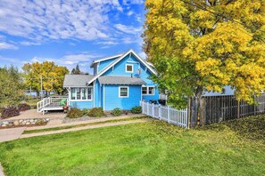 Exterior - Charming lakefront home with shared dock, porch, & sunroom - walk downtown (Minocqua)
