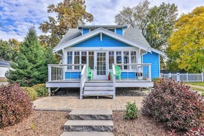Exterior - Charming lakefront home with shared dock, porch, & sunroom - walk downtown (Minocqua)