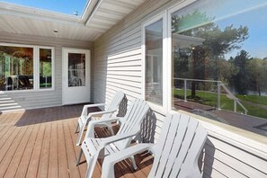 Terrace/patio - Spacious lakeside retreat near golf, trails & downtown, your perfect getaway! (Eagle River)