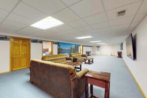 Interior - Spacious lakeside retreat near golf, trails & downtown, your perfect getaway! (Eagle River)