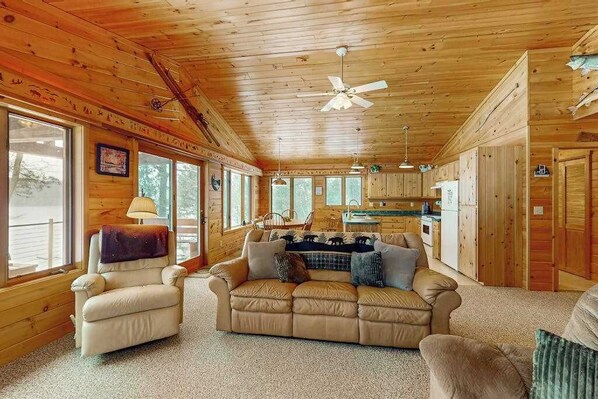 TV, DVD player, offices - Cozy, Peaceful, Lakefront Retreat with Private Walking trails, Fire pit, & More (Eagle River)
