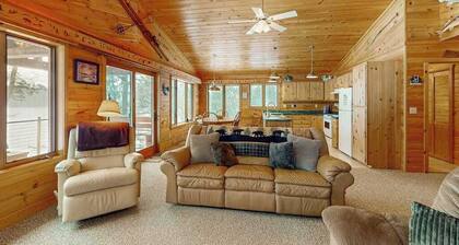 Cozy, Peaceful, Lakefront Retreat with Private Walking trails, Fire pit, & More