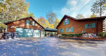 Quaint lakefront cabin w/ indoor & outdoor fireplace, private dock - dogs OK
