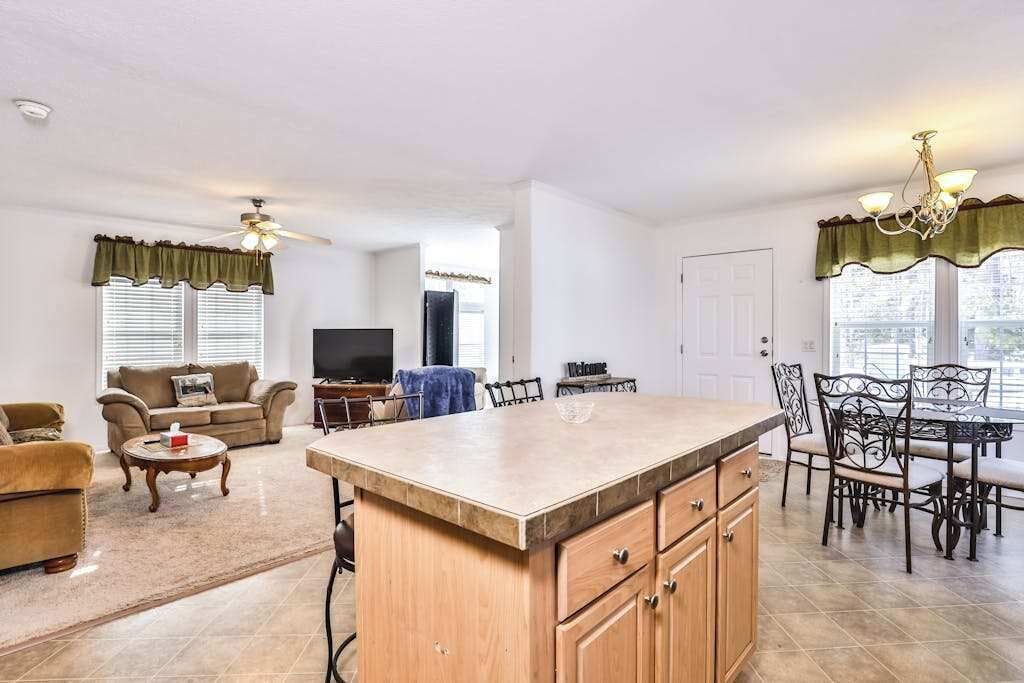 Conveniently-located, Dog-friendly Home With A Patio, Central Ac, & Washer/dryer - Wisconsin