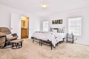 Iron/ironing board, Internet, bed sheets