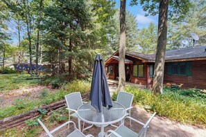 Outdoor dining - Serene Lakefront Home with Fire pit, Dock, WIFI, & Dog-Friendly (Lake Tomahawk)