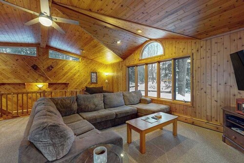Serene Lakefront Home with Fire pit, Dock, WIFI, & Dog-Friendly