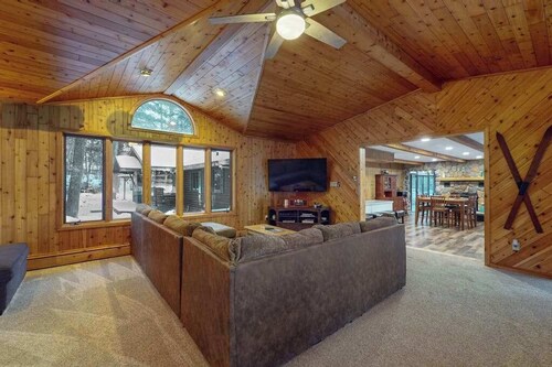 Serene Lakefront Home with Fire pit, Dock, WIFI, & Dog-Friendly