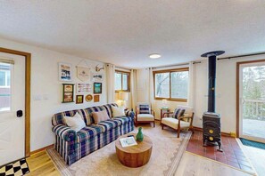TV, offices - Pickerel Lake cabin w/ kayaks, dock, patio, grill & direct access to trails! (Eagle River)
