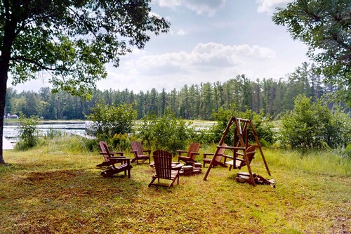 Pickerel Lake cabin w/ kayaks, dock, patio, grill & direct access to trails!