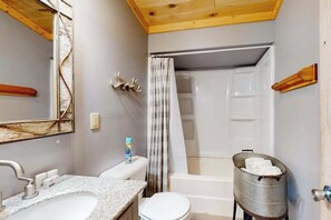 Shower, towels - Cozy home located near Lakes & Trails equipped with WIFI & a Gas Grill (Mercer)